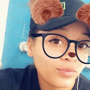 Meet your Posher, Kalisha